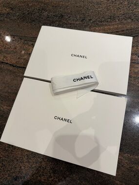 Chanel Book, Booklet w Cloth & Ribbon